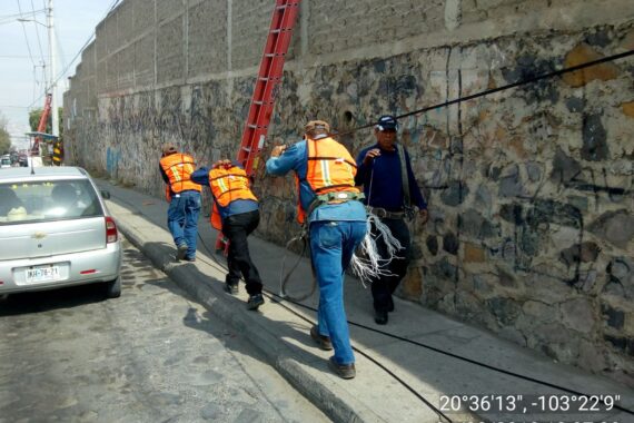 Jalado-de-fibra-en-construccion-de-red